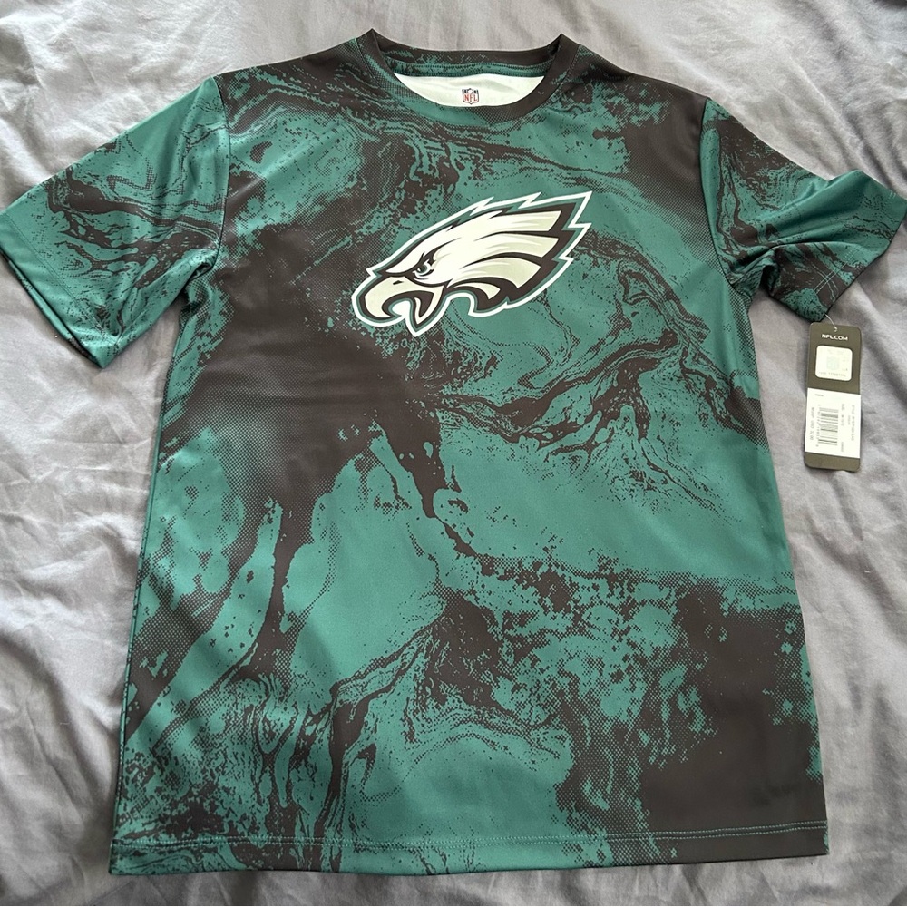 NFL green and black swirl Eagles Tshirt. New with tags. M 10-12. Smoke free home